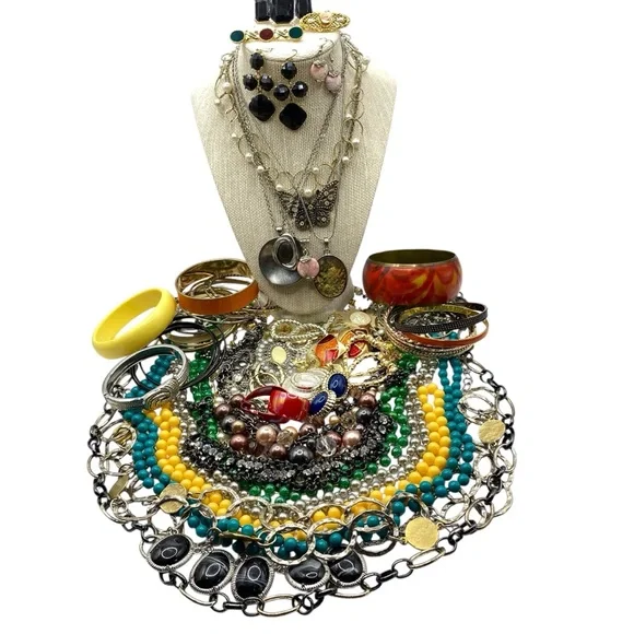 Jewelry Bundle Necklaces Earrings Bracelets Bangles Variety Lot 2.5 lbs. - Picture 11 of 11